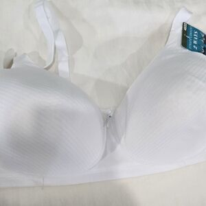 White Vanity Fair Radiant Collection Bra